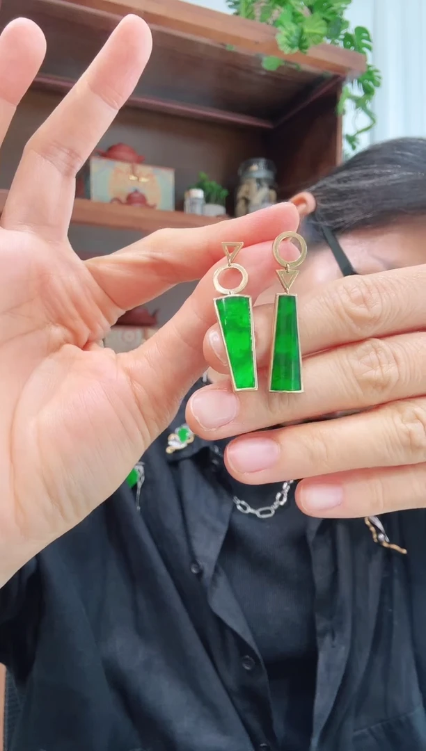 18K金镶嵌翡翠耳饰笑**生00006800