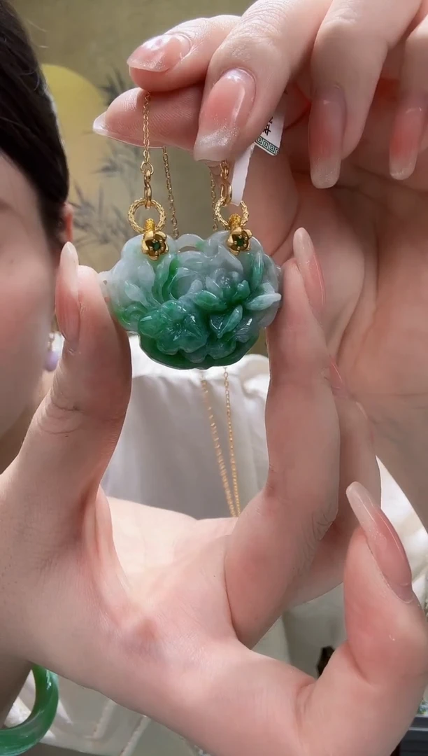 翡翠未镶嵌颈饰吊坠