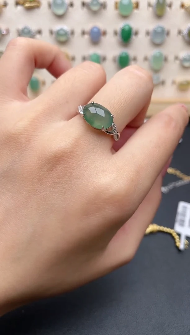 【闪购商品】翡翠戒指银S925镶嵌一物一证一礼盒