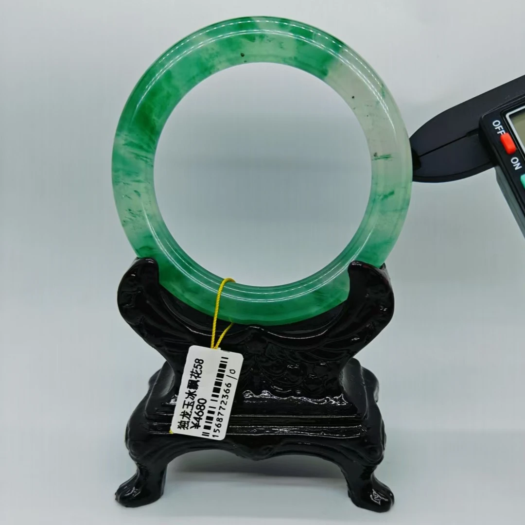 石英质玉手镯圆条独龙玉冰阳绿10