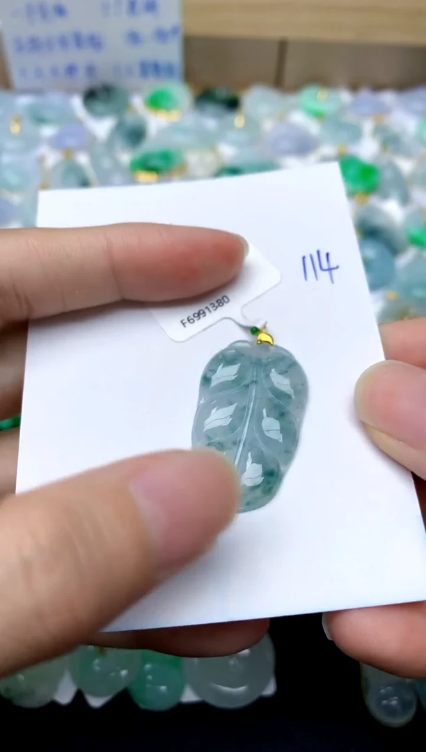 【闪购商品】翡翠颈饰18K金镶嵌114天然A货翡翠