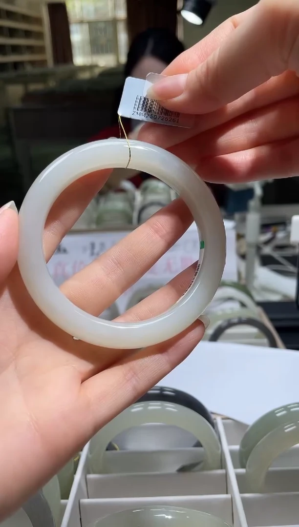 未镶嵌手镯和田玉59-60圈口 6261