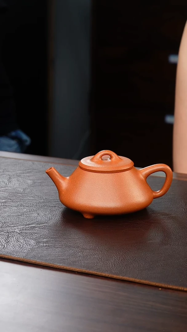 茶壶紫砂侯峰冷金黄任瓢200cc