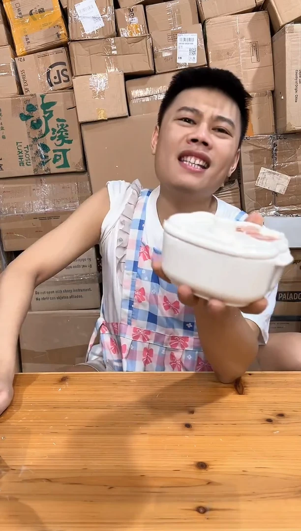 瓷片白色kt猫炖盅