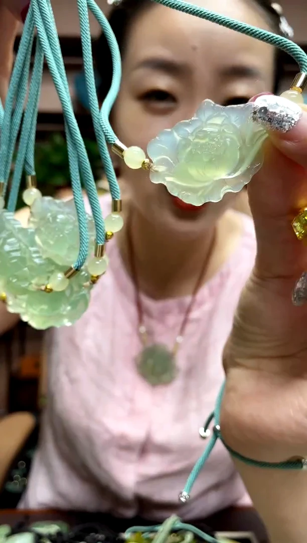 岫玉未镶嵌手牌多样性发货发其中之一