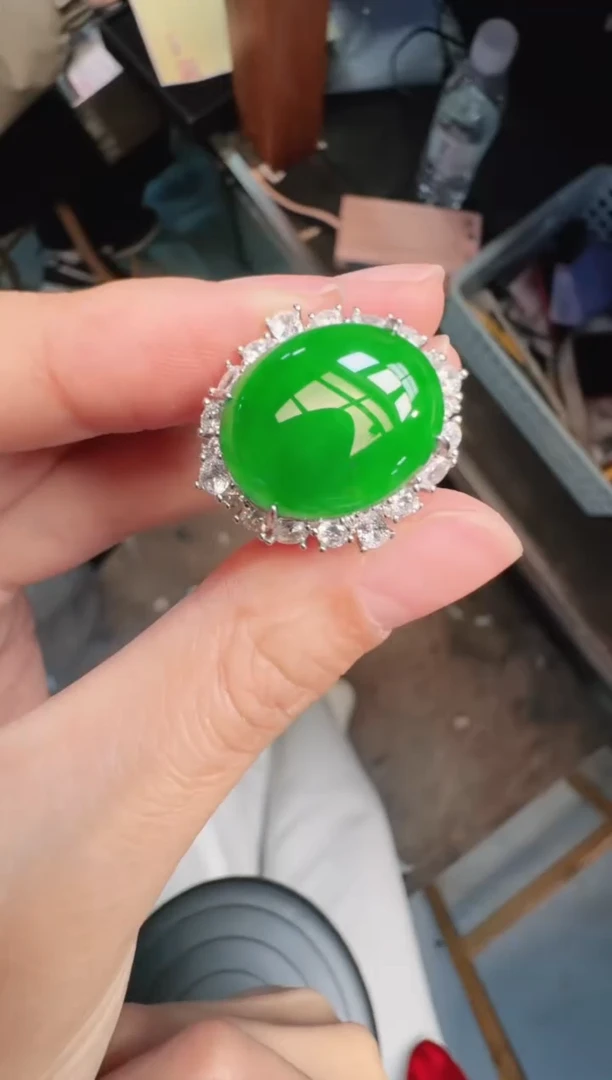 未镶嵌定制翡翠A货有轻微色差属于正常现象，戒指1