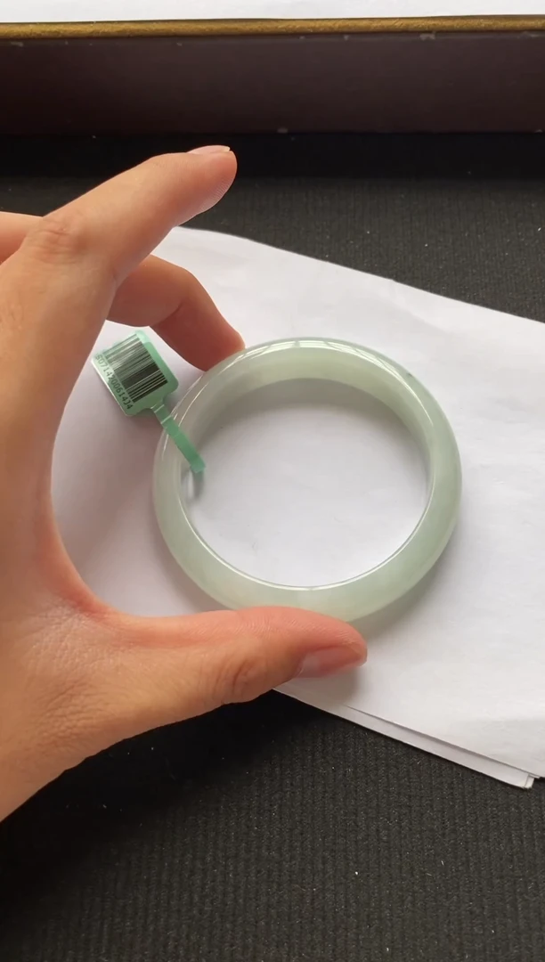 翡翠手镯未镶嵌（冰晴水飘花）19号