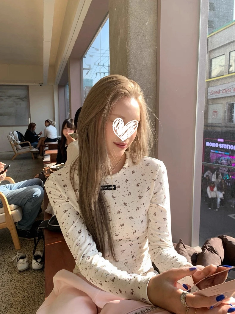 圆领满印碎花上衣女