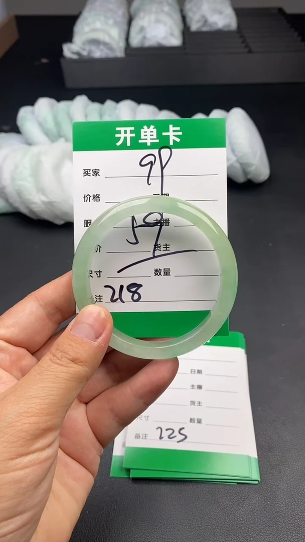 无非金属 时尚冰透美人镯218