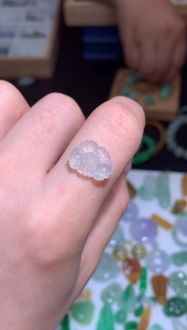 定制翡翠未镶嵌牡丹