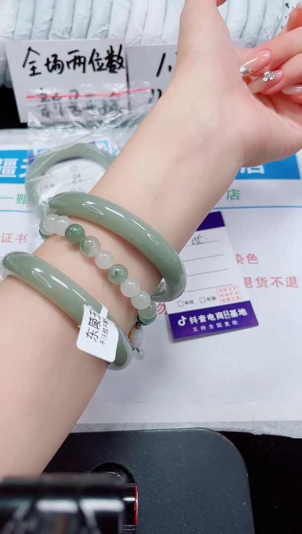 未镶嵌手镯石英质玉155-62/63