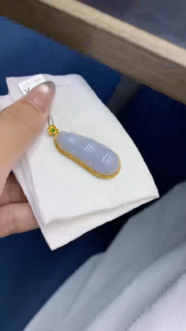 颈饰18K金镶嵌翡翠1