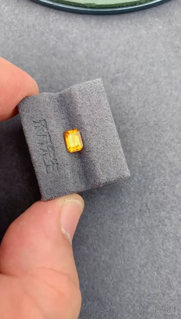 裸石彩色蓝宝石1ct 黄蓝宝定制