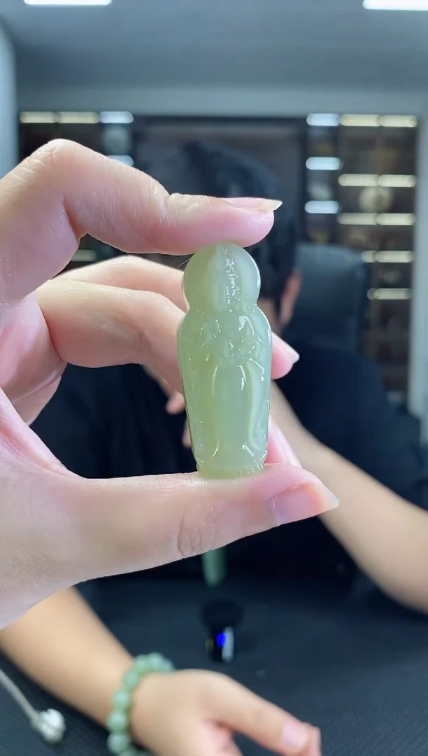 颈饰未镶嵌和田玉南海站观音吊坠