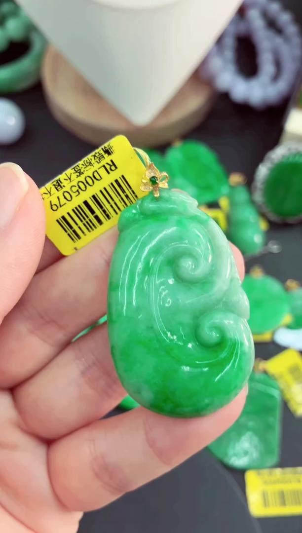 吊坠(不含链)18K金镶嵌翡翠挂件