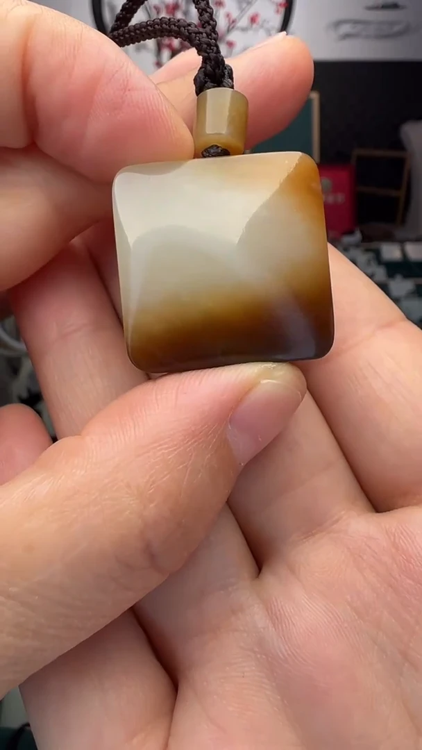 颈饰未镶嵌和田玉J