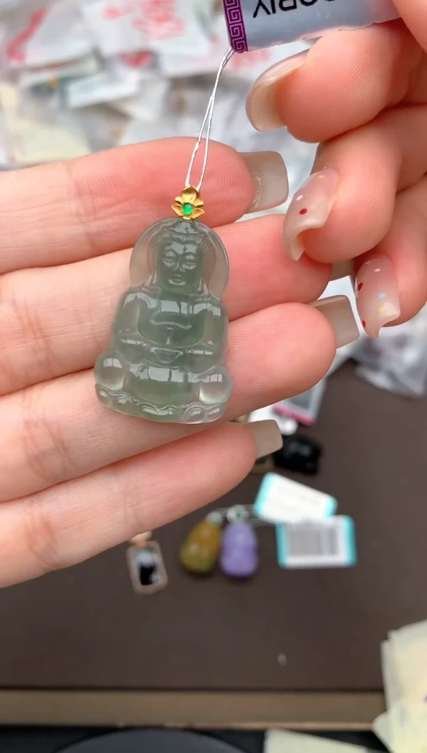 18K金镶嵌挂件翡翠一