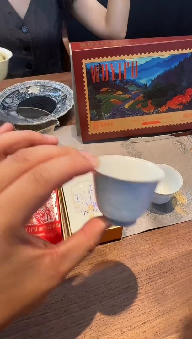 预售-清本源-薄胎-----天蓝铃铛杯