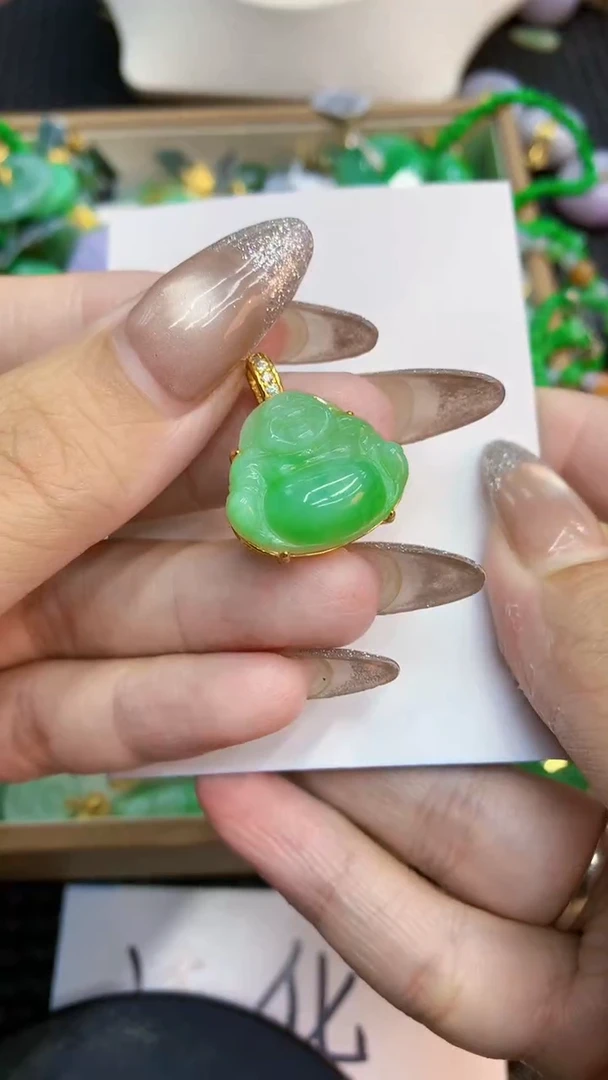 颈饰未镶嵌翡翠1