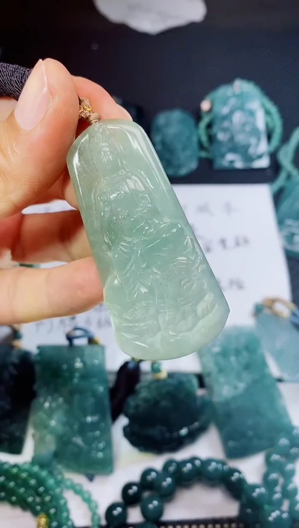翡翠未镶嵌颈饰