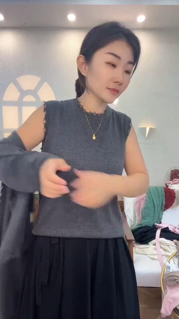 85%桑蚕丝15%山羊绒  开衫  灰M