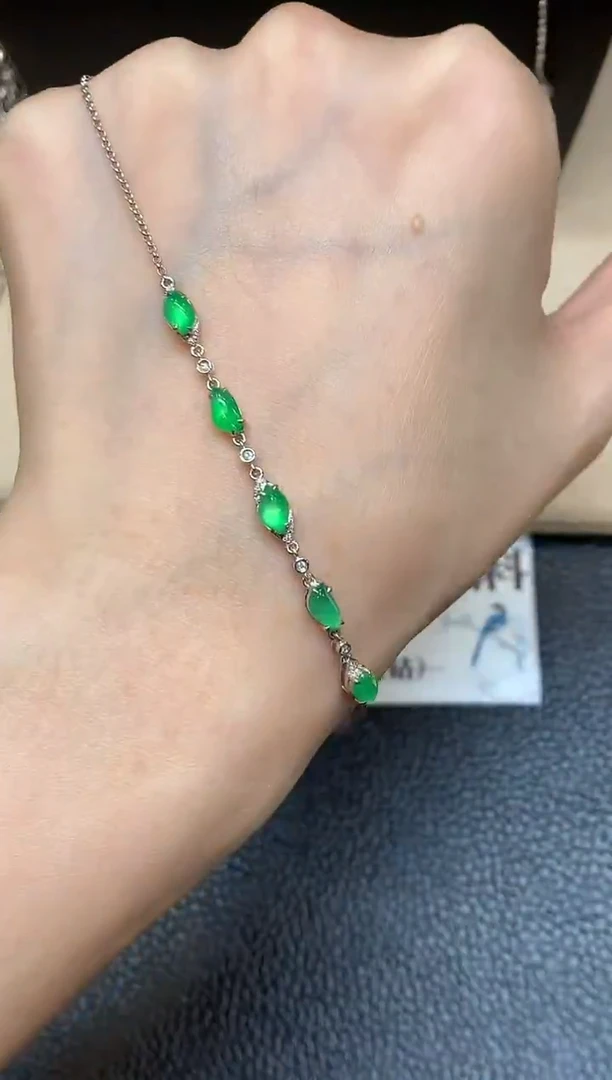 18K金镶嵌手链翡翠随形【无服务费