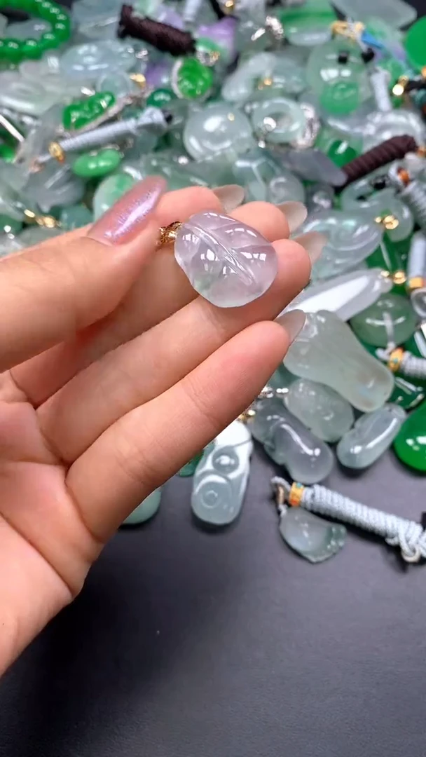 颈饰未镶嵌翡翠(配扣头多样性发其一）184