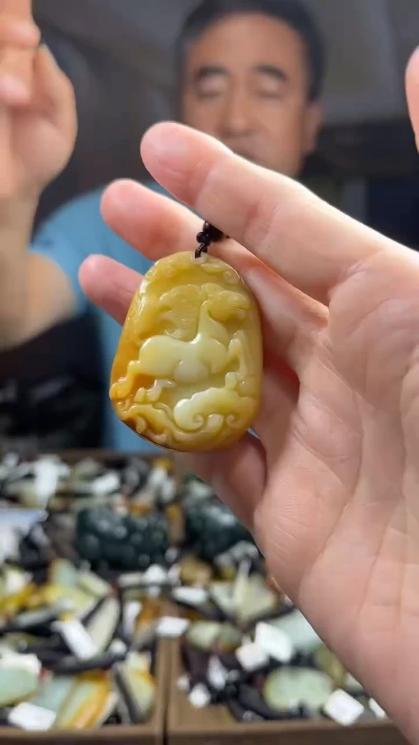 和田玉未镶嵌颈饰·