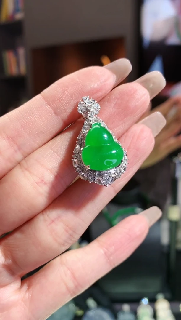 【闪购商品】翡翠吊坠(不含链)18K金镶嵌葫芦吊坠