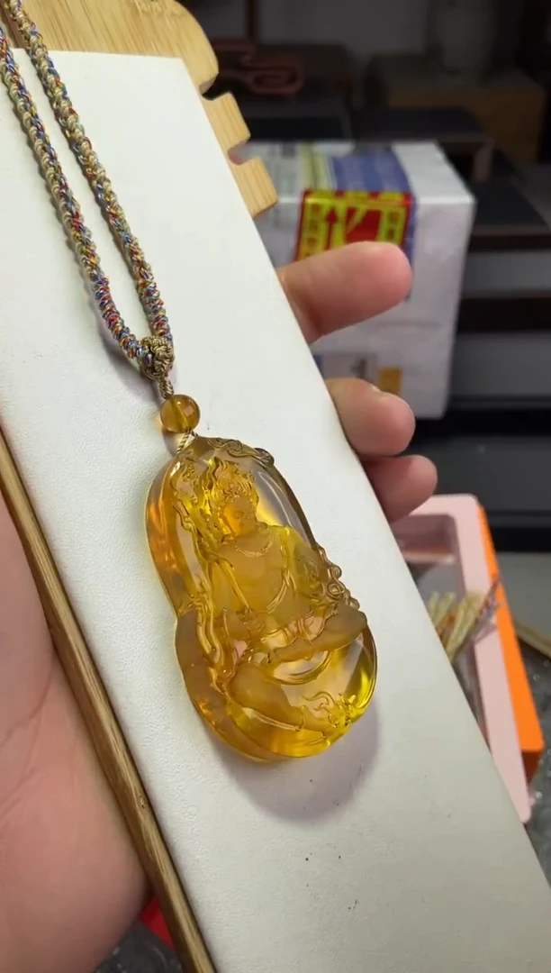 琥珀颈饰未镶嵌不动明王
