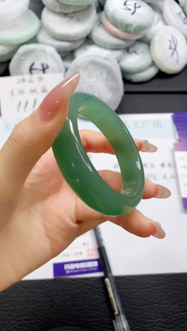 石英质玉手镯未镶嵌55-56