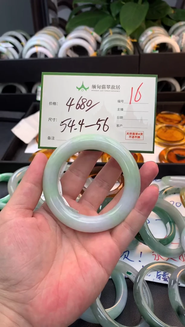 未镶嵌定制翡翠毛货需精细抛光+多人