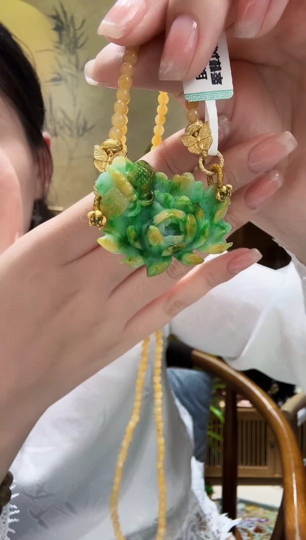 颈饰未镶嵌翡翠吊坠