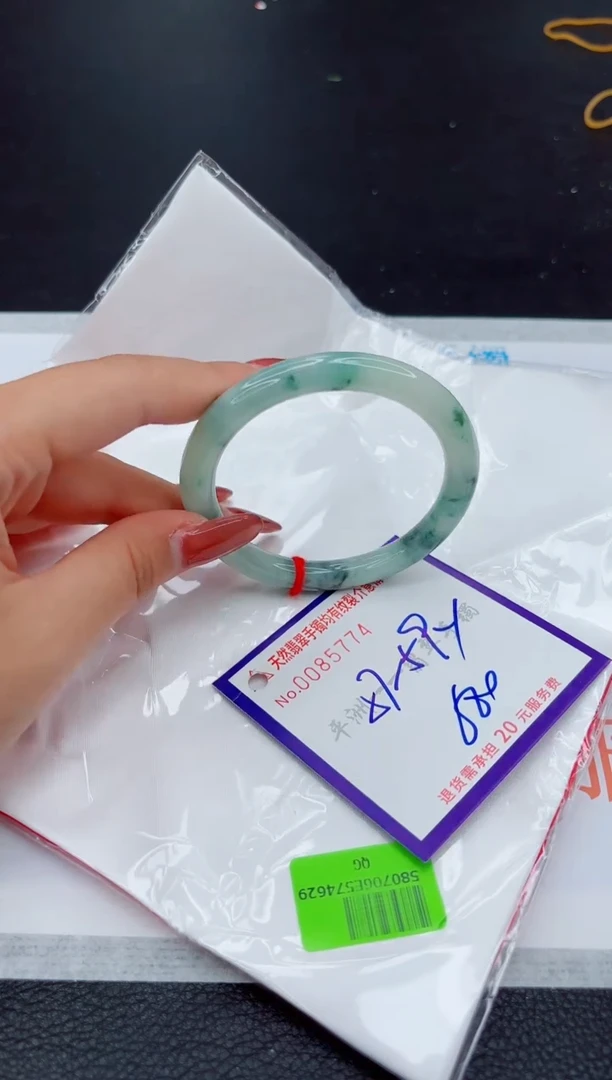 翡翠手镯未镶嵌1