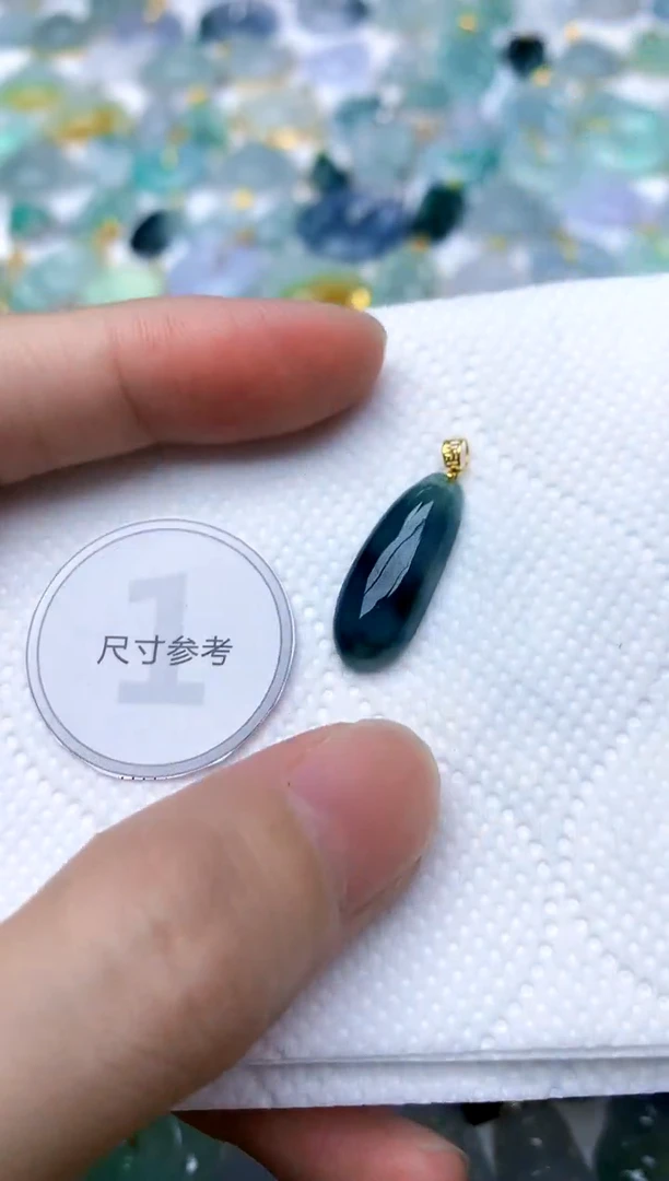 颈饰18K金镶嵌翡翠天然A货翡翠
