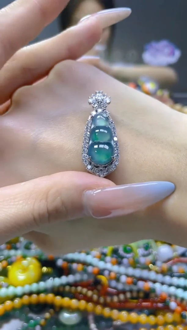 翡翠未镶嵌颈饰/V/翡翠A货，一件也是批发价