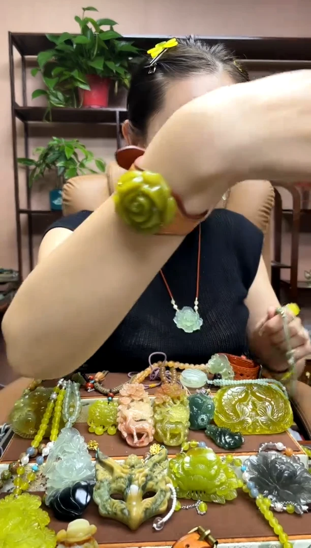 未镶嵌岫玉吊坠多样性发货发其中之一