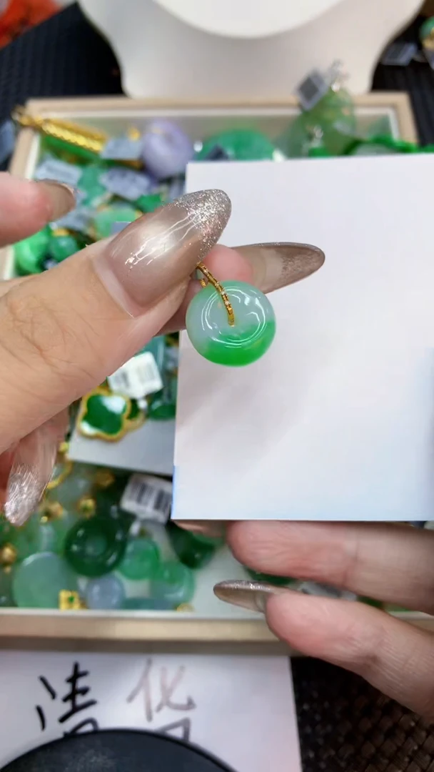 颈饰18K金镶嵌翡翠1