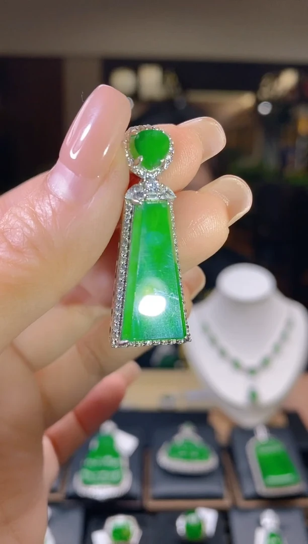 【闪购商品】翡翠吊坠(不含链)未镶嵌翡翠吊坠