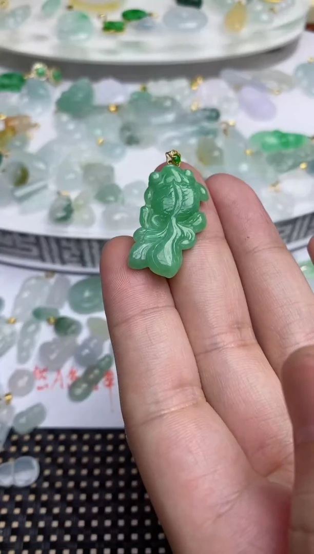【闪购商品】翡翠吊坠(不含链)18K金镶嵌绿鱼