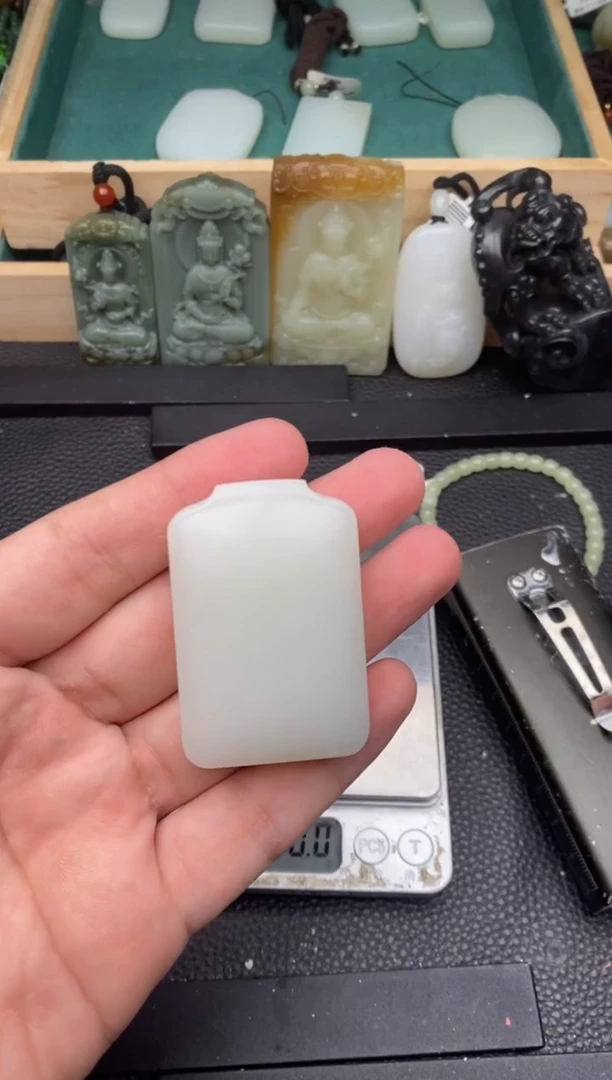 颈饰未镶嵌和田玉官帽牌