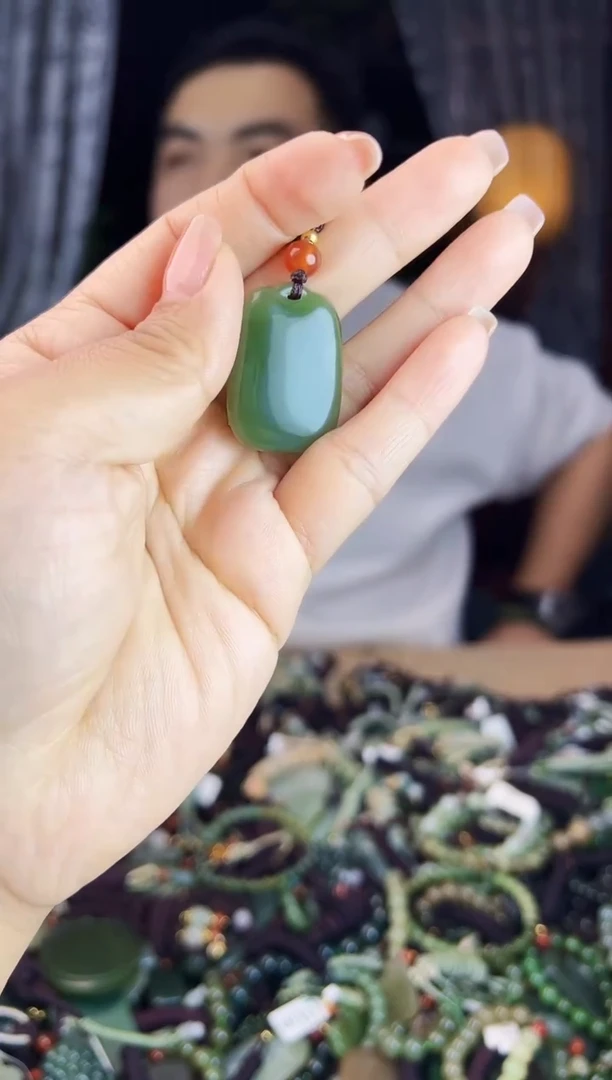 未镶嵌和田玉挂件1