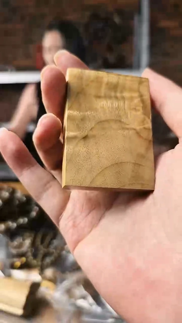 【闪购商品】金丝楠无事牌手把件