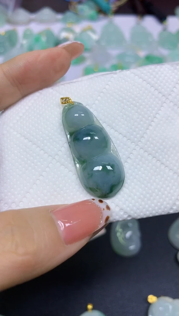 颈饰18K金镶嵌翡翠天然翡翠A货