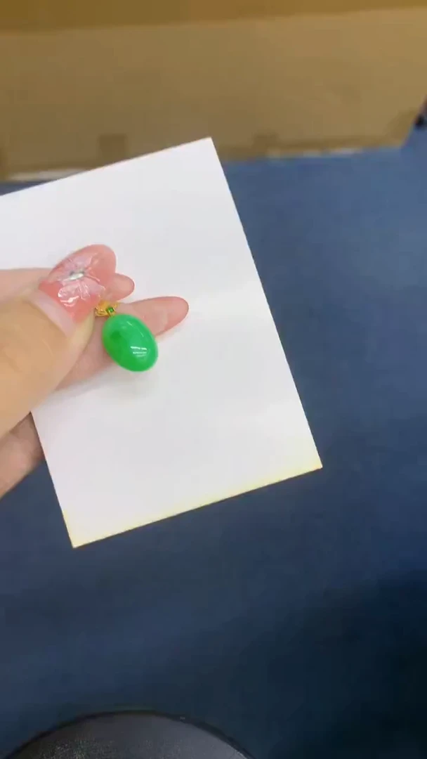 颈饰18K金镶嵌翡翠1