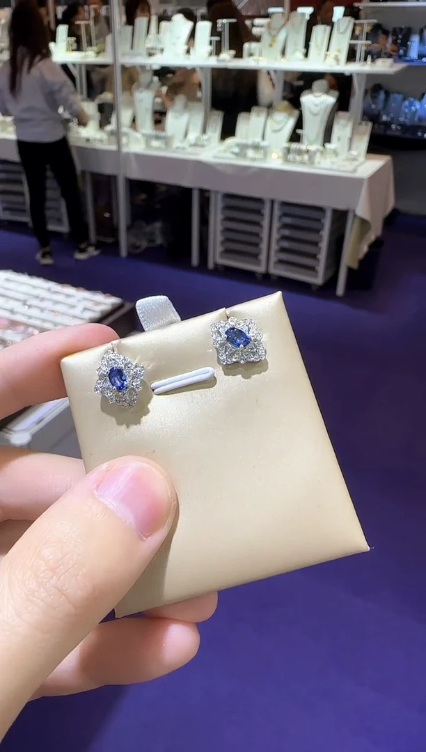 【闪购商品】蓝宝石耳饰银S925镶嵌耳钉
