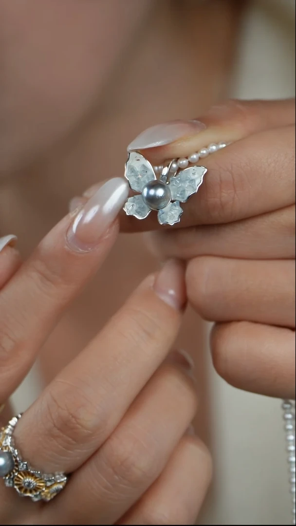 【闪购商品】海水珍珠未镶嵌颈饰真多麻蝴蝶吊坠