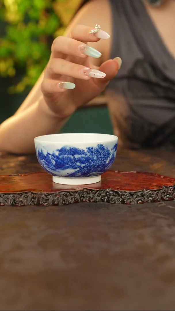 青花手绘山水主人杯