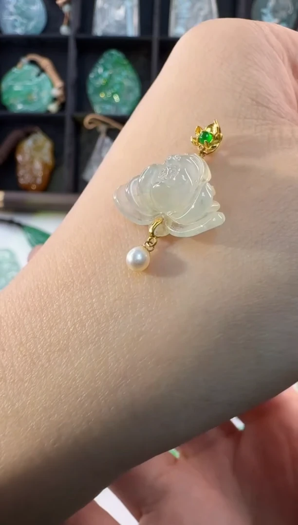 颈饰18K金镶嵌翡翠缅甸A货翡翠