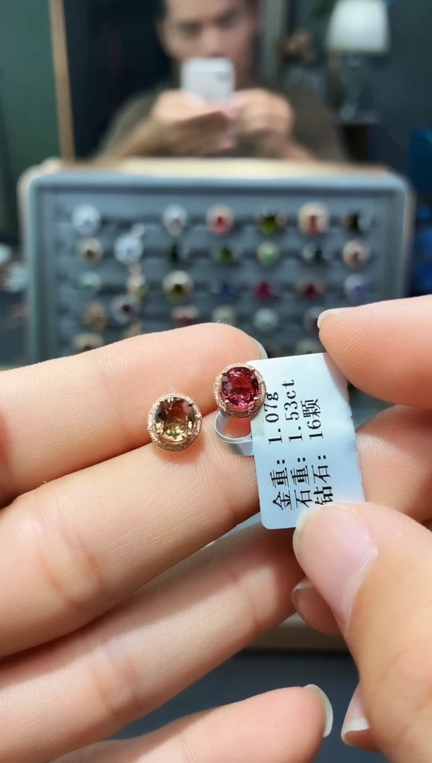 18K金镶嵌耳饰碧玺1.53配钻